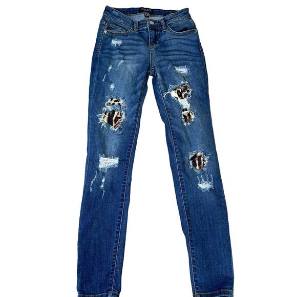 Judy Blue DARK WASH LEOPARD PATCH DENIM SKINNY JEAN PANTS SZ 25" - 1 - Picture 2 of 9